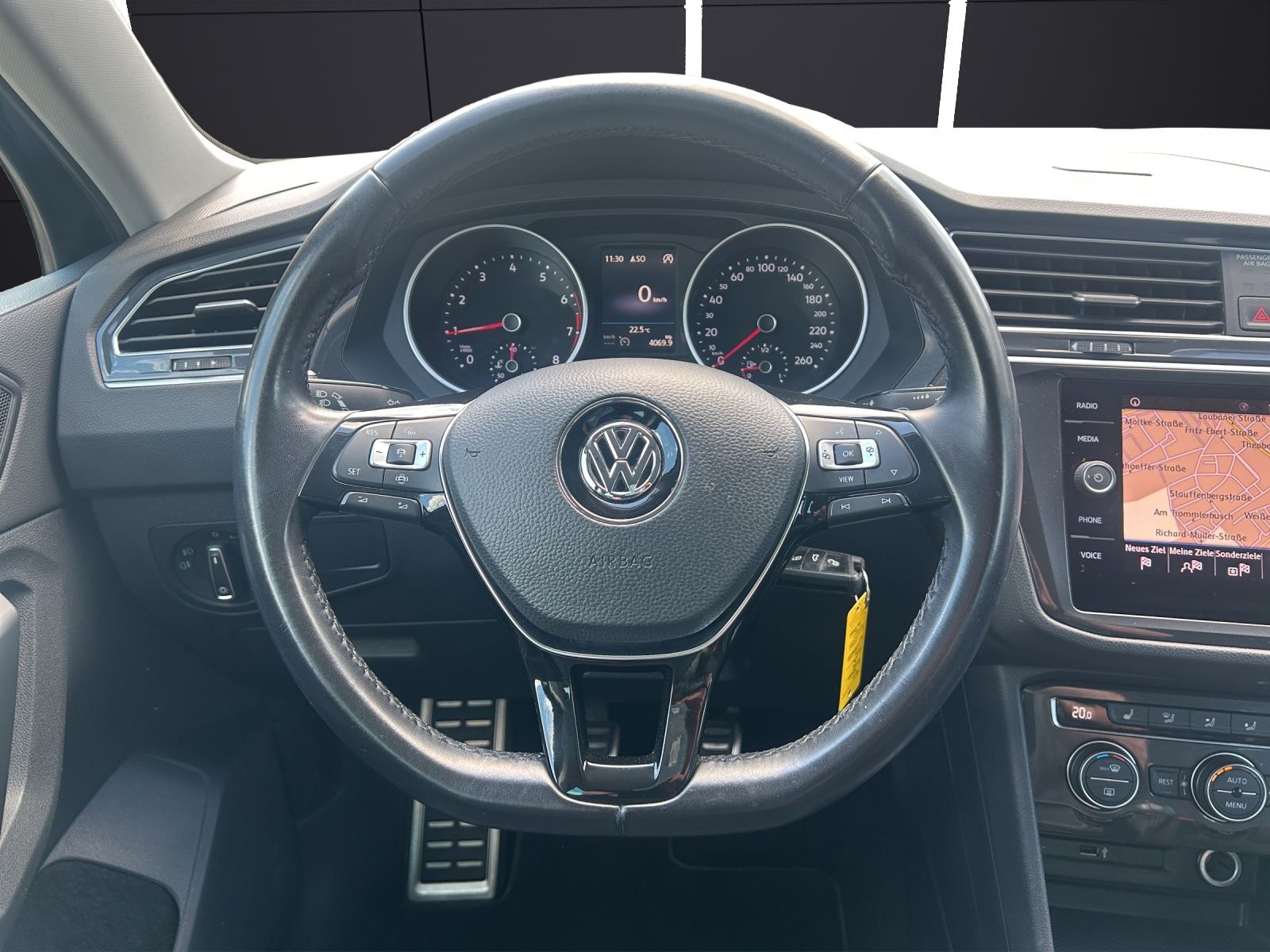 Fahrzeugabbildung Volkswagen Tiguan IQ.DRIVE LED Navi ACC AHK RFK SHZ