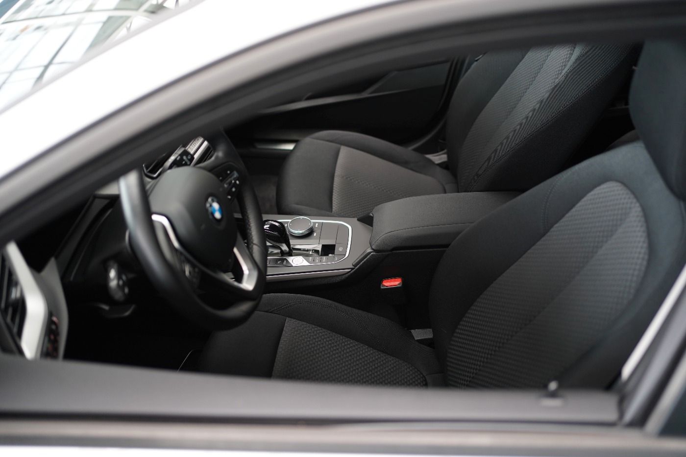 Fahrzeugabbildung BMW 118iA Advantage +LED+Navigation+Einparkhilfe+