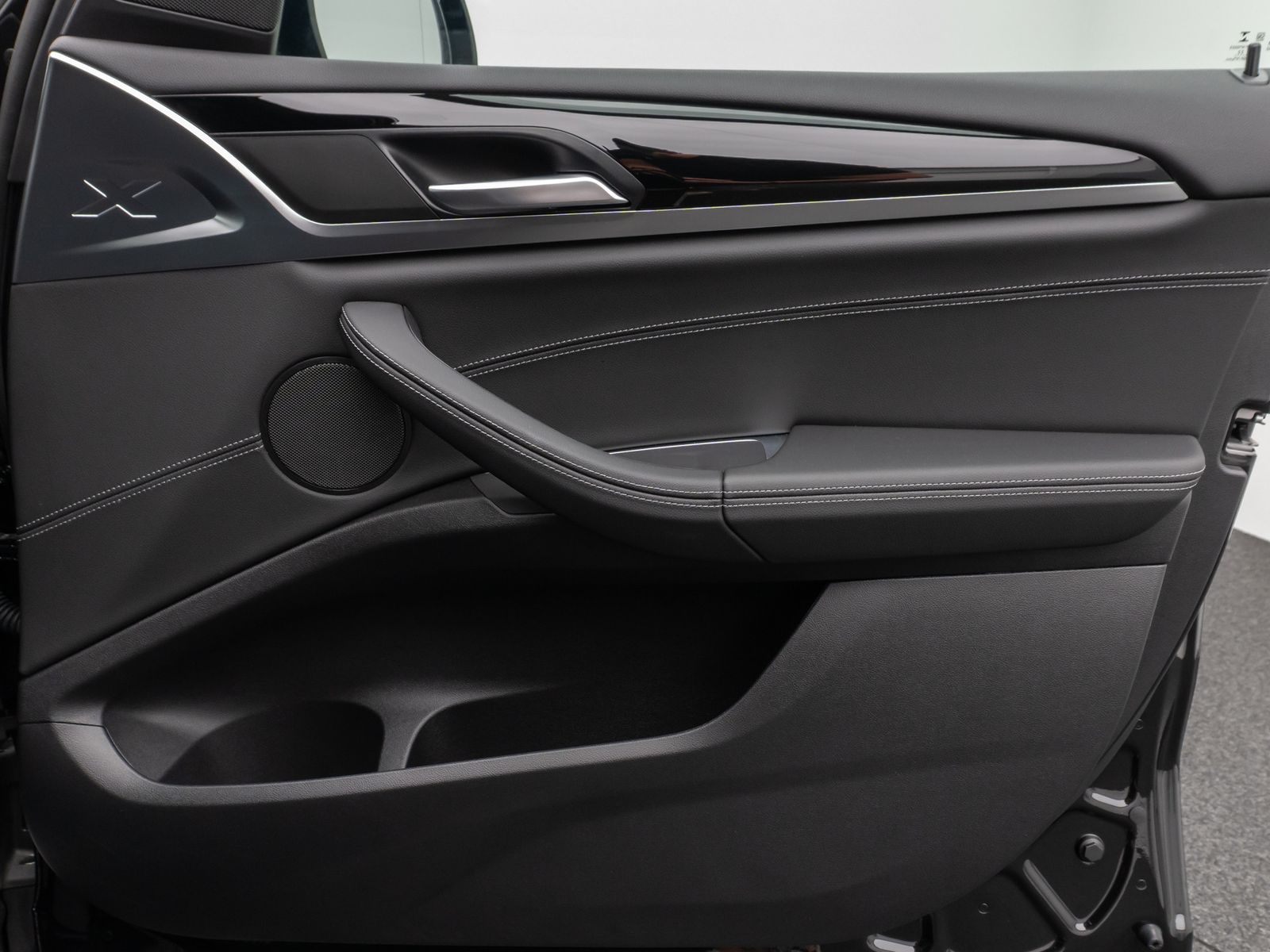 Fahrzeugabbildung BMW X3 xD30e Kamera HUD DAB HiFi AHK Sport 19Zoll