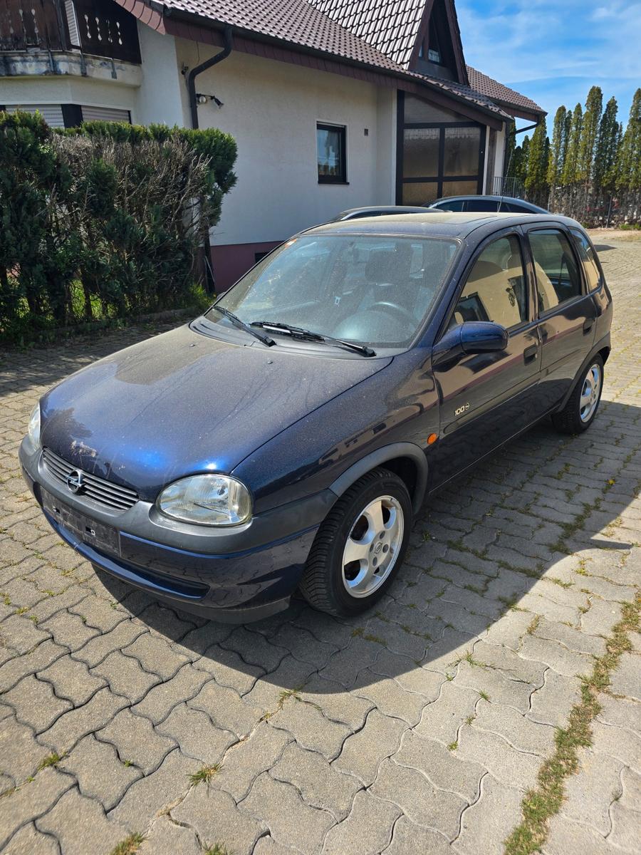 Opel Corsa 1.2 16V Edition 100 / 5-türig / 54.000 km