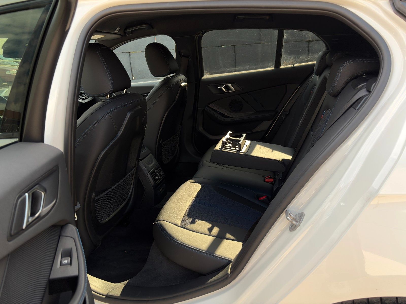 Fahrzeugabbildung BMW 118i M Sport SHZ HiFi Adap. LED PDC TEMP CarPlay
