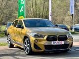 BMW X2 xDrive 25d M Sport CAM*SHZ*Memory*SpurhaltAss - mit Diesel-Antrieb: Gold, Geländewagen
