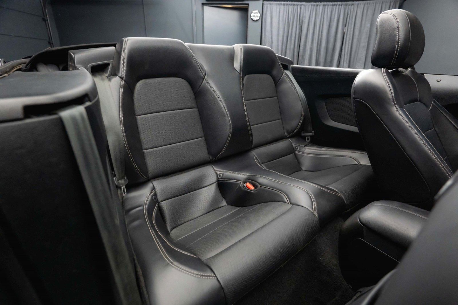 Fahrzeugabbildung Ford Mustang Cabrio DARK HORSE RockTrade Edition 19%