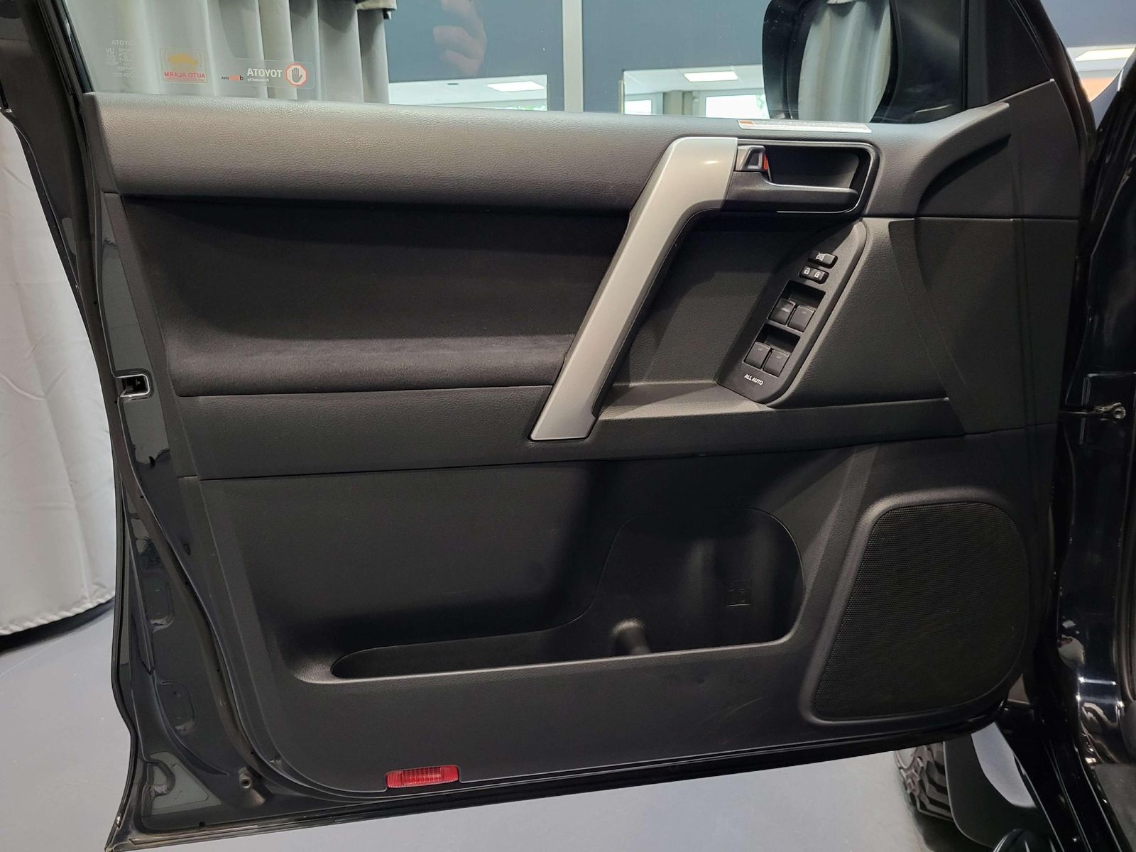Toyota Land Cruiser 2.8D-4D 1of1 *Kühlbox| Seilwinde* foto 16