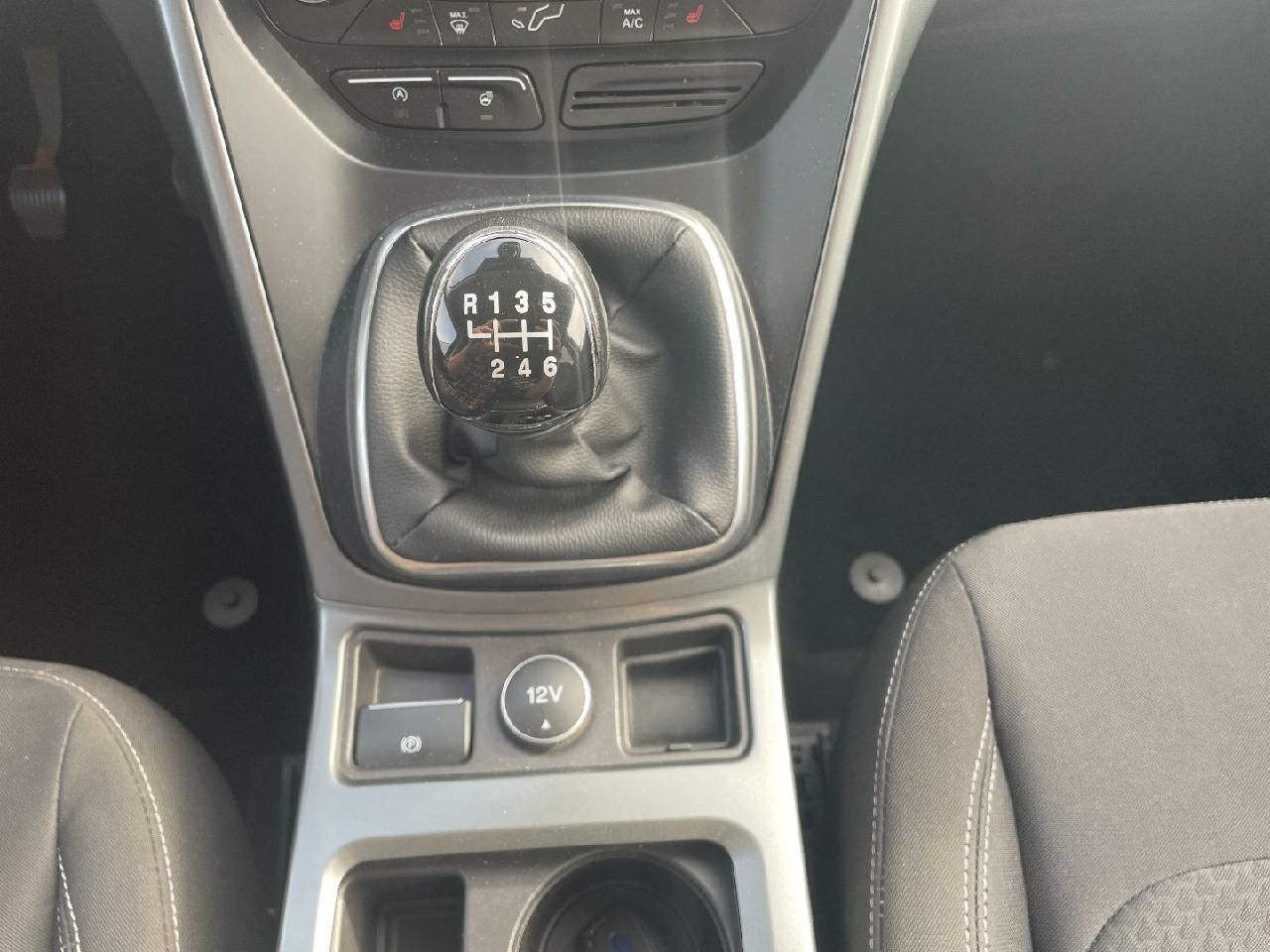 Fahrzeugabbildung Ford Kuga Winterpaket, Navi, Klimaautom.