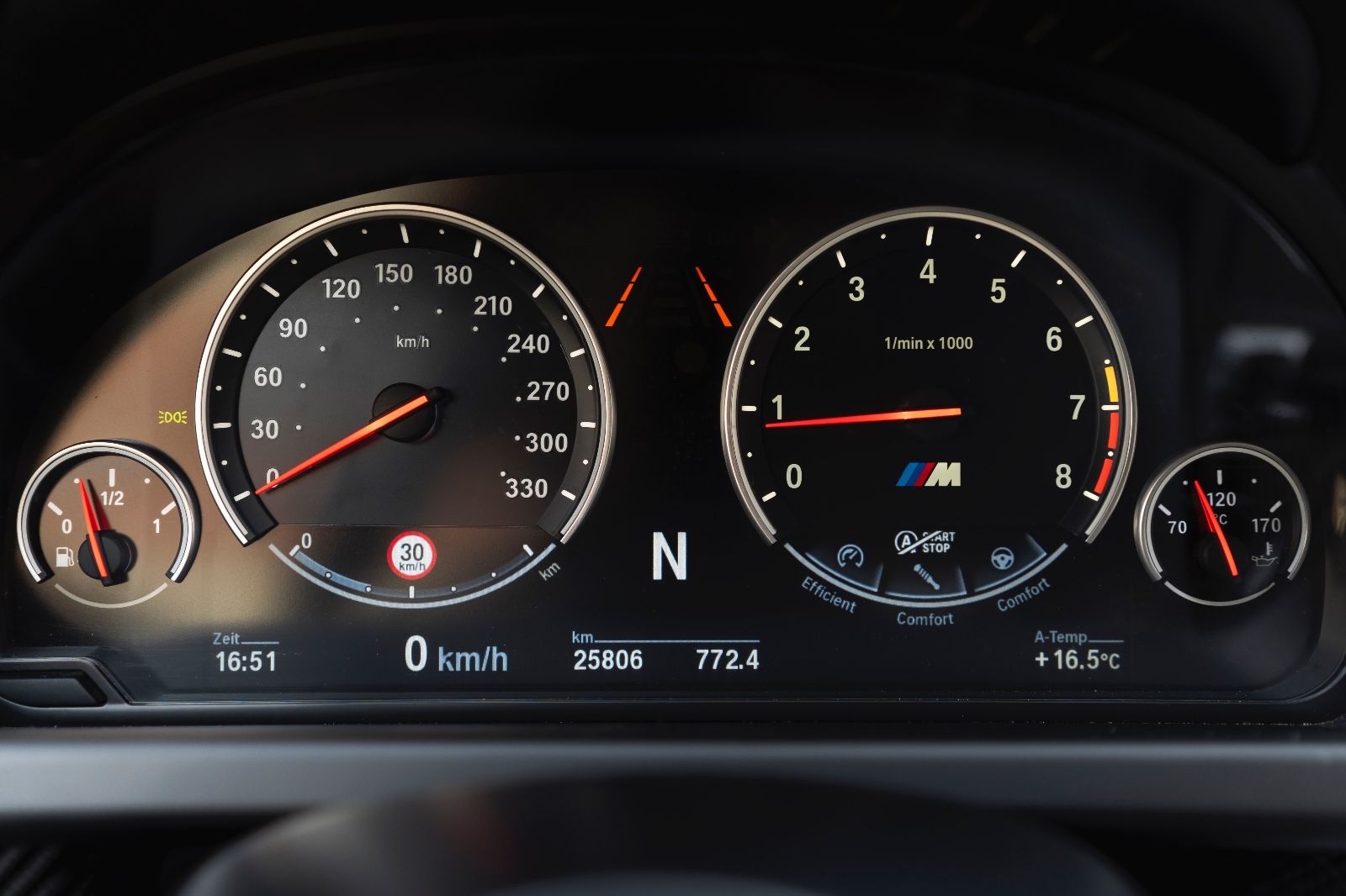 Fahrzeugabbildung BMW M6 Competition 1/100  B&O 360° Carbon LED