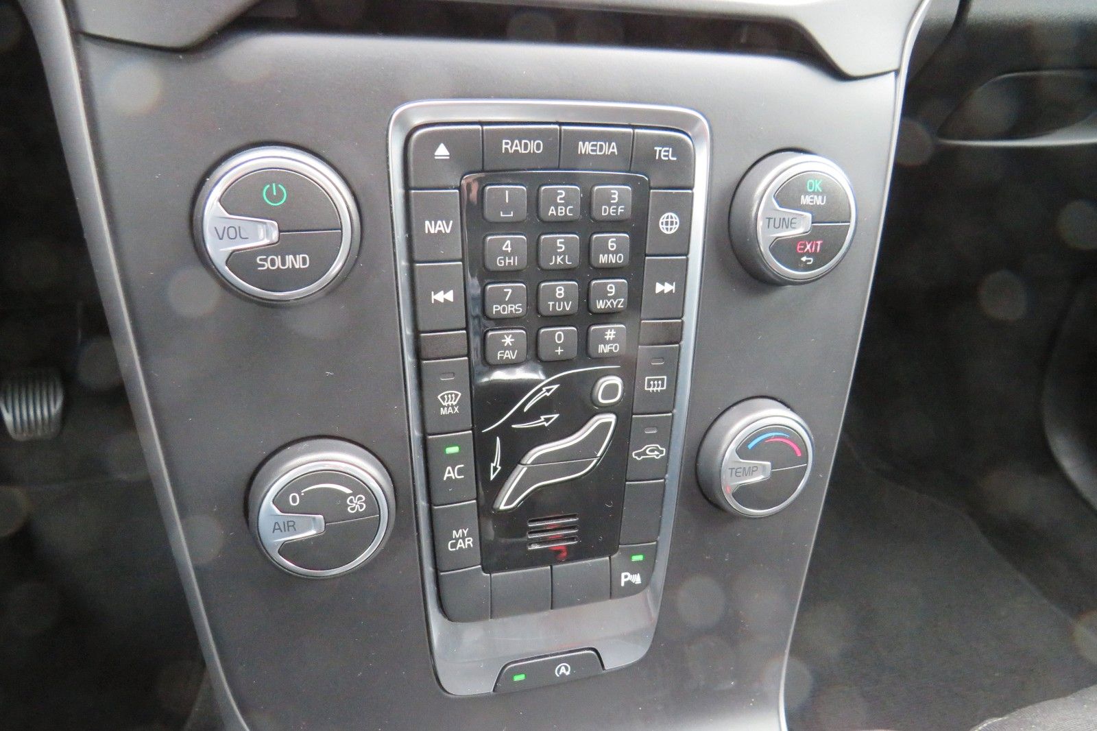 Fahrzeugabbildung Volvo V40 Kinetic NAVI TELVOR KLIMATRONIC 8-FACH ALU