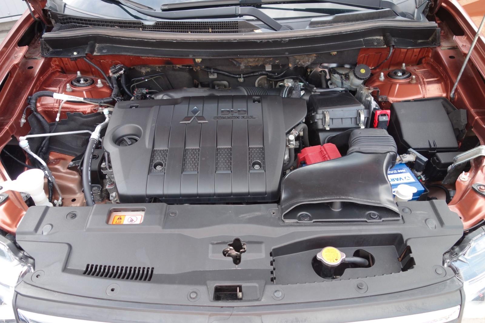 Mitsubishi Outlander 2.2 DI-D 150 ch 4WD Instyle • 7 places • Cuir • GPS • Toit ouvrant • Caméra
