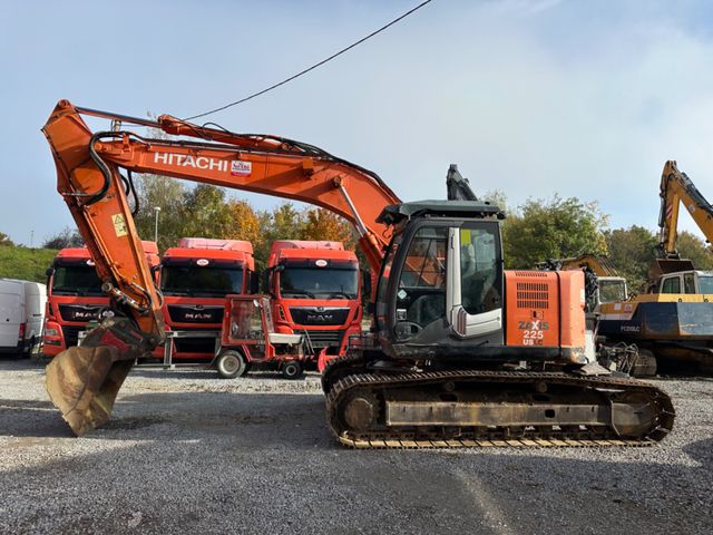 Hitachi ZX225 USLC-3,  OilQuick OQ70/55