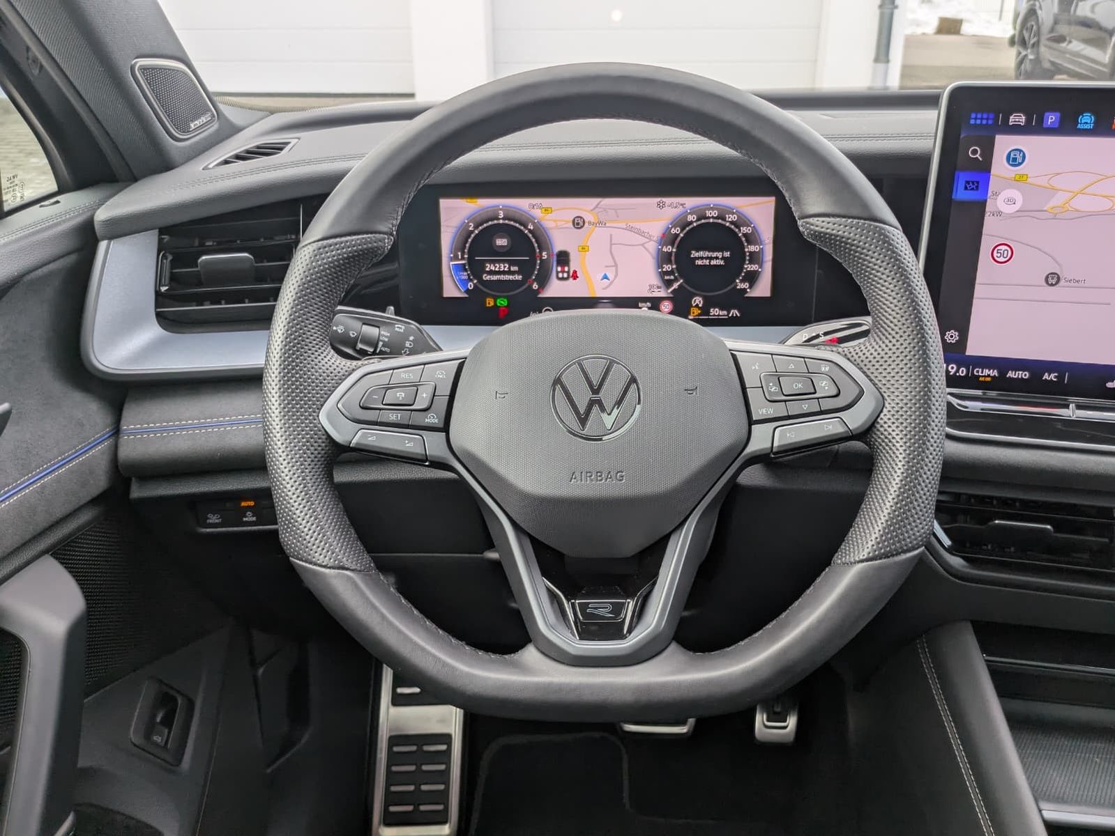 Fahrzeugabbildung Volkswagen Tayron 2.0 TDI 4M R-Line BLACK*7Si*MATRIX*PANO