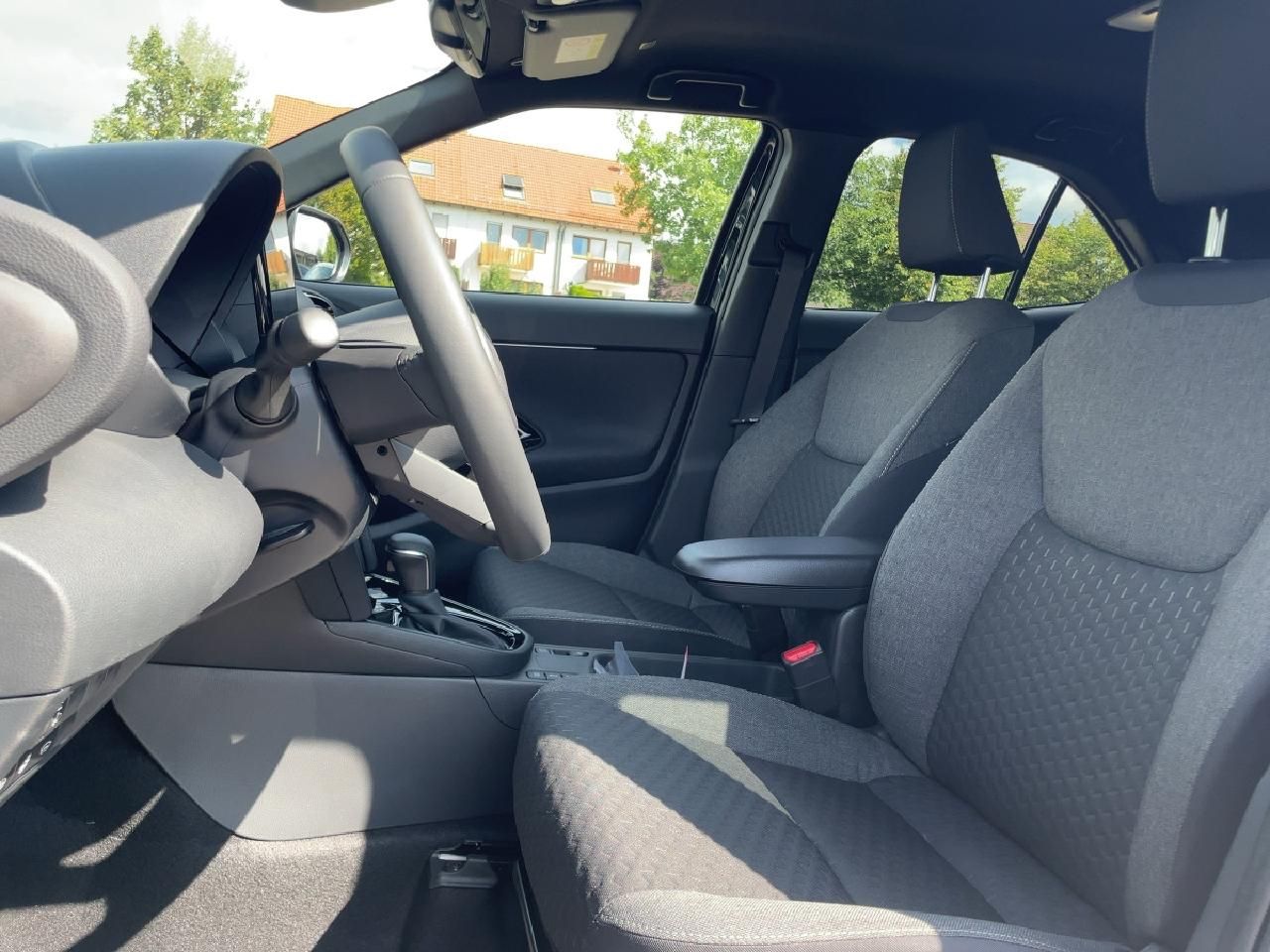 Fahrzeugabbildung Toyota Yaris Cross Hybrid 130PS Team D + Safety + Winte