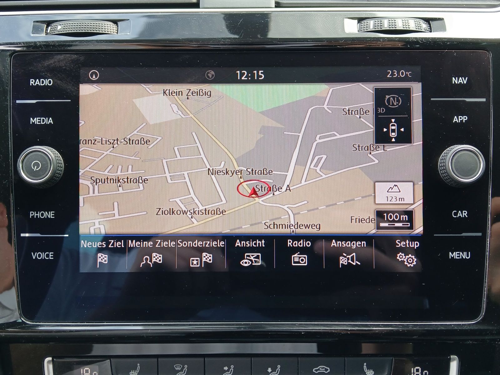 Fahrzeugabbildung Volkswagen Golf VII Variant TSI Highline LED Navi ACC SHZ R
