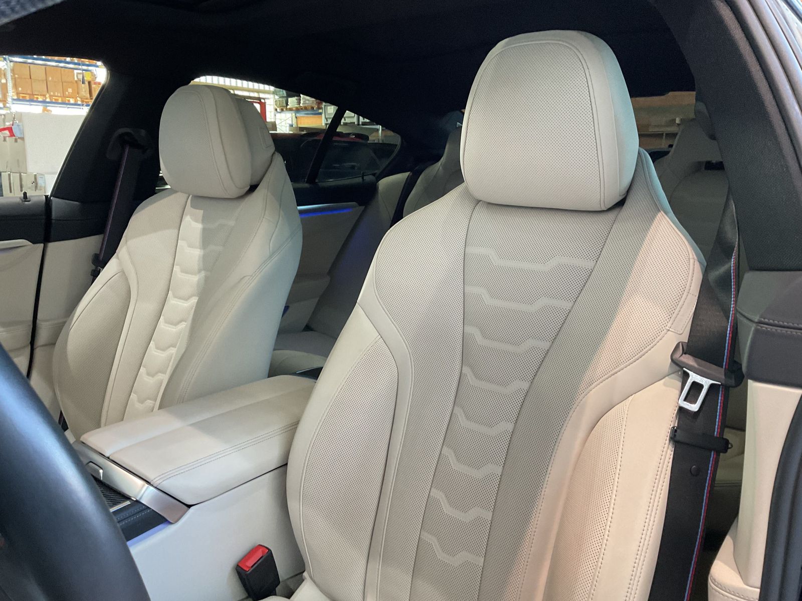 Fahrzeugeinzelansicht 12 Fahrzeugabbildung BMW M850i xDrive Sitzbelüftung~Laserlicht~Panoramada