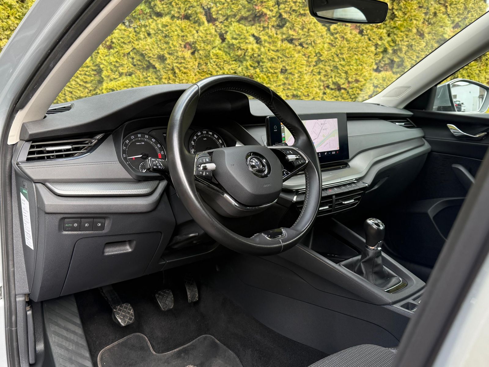 Fahrzeugabbildung SKODA Octavia 2.0 TDI Ambition LED+SHZ+AHK+CARPLAY+DAB