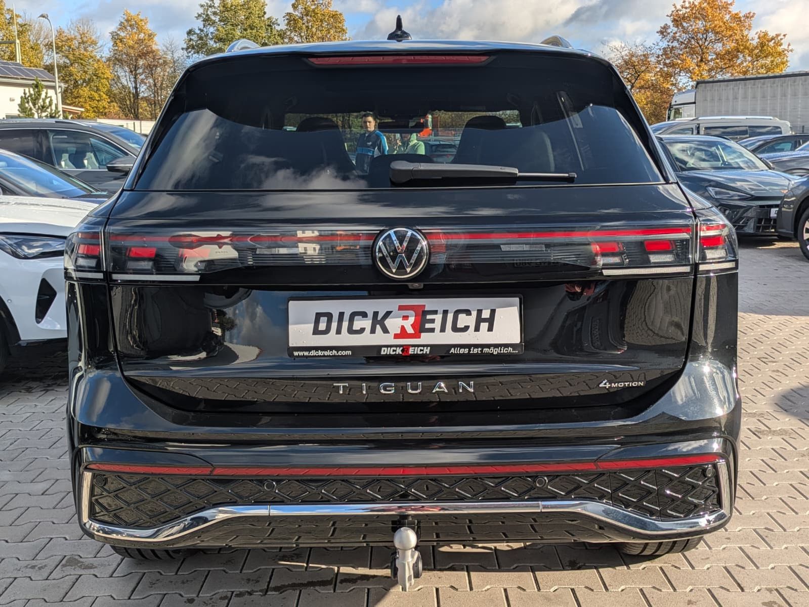 Fahrzeugabbildung Volkswagen Tiguan 2.0 TDI 4M R-Line PANO*H&K*AHK*MATRIX*20"