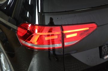 Volkswagen Touran 2.0 DSG R-Line 7-Sitze AHK Kamera