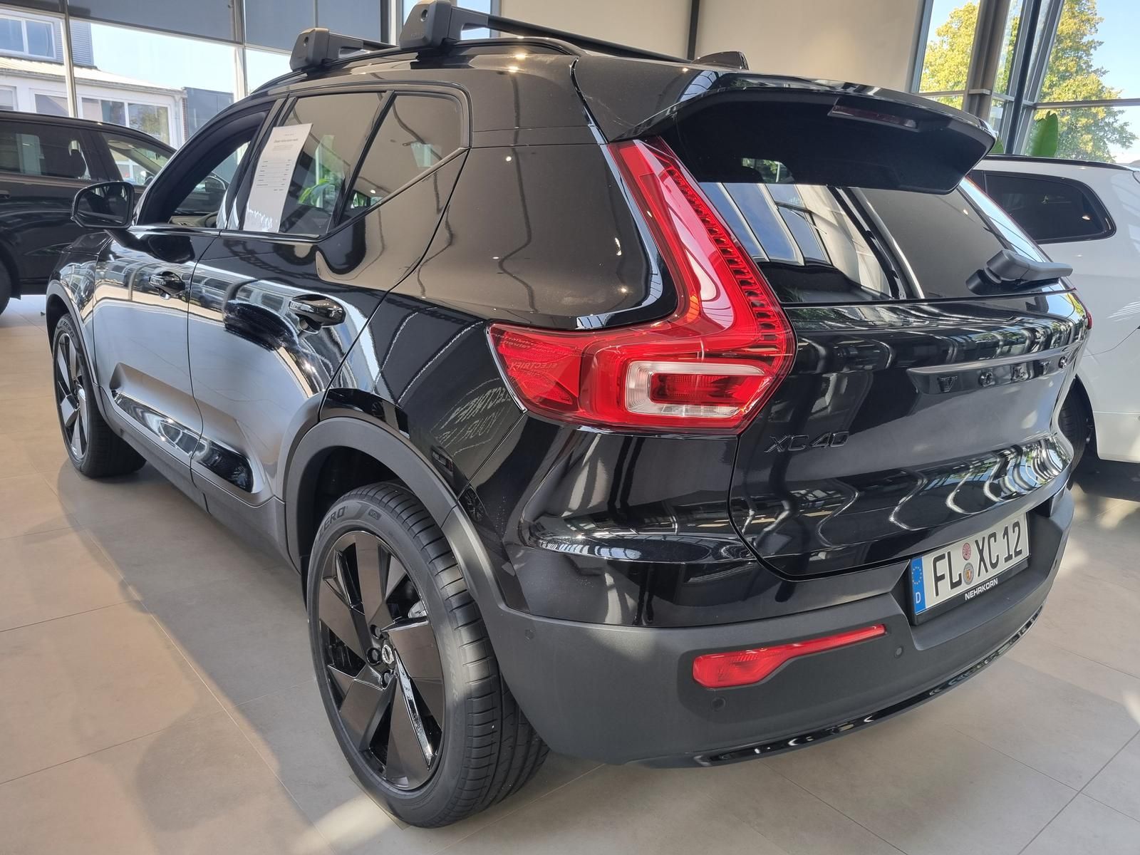 Fahrzeugabbildung Volvo XC40 B4 Plus Black Edition 'Panoramadach'