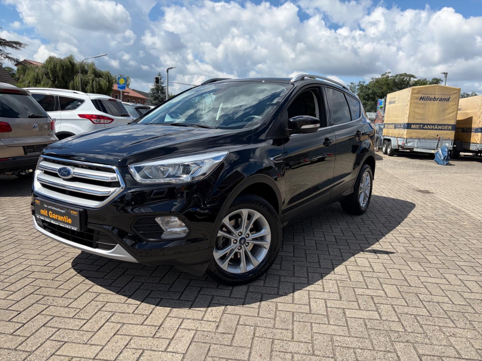 Ford Kuga Titanium:Leder,Navi,AHK,SHZ,Tempo.