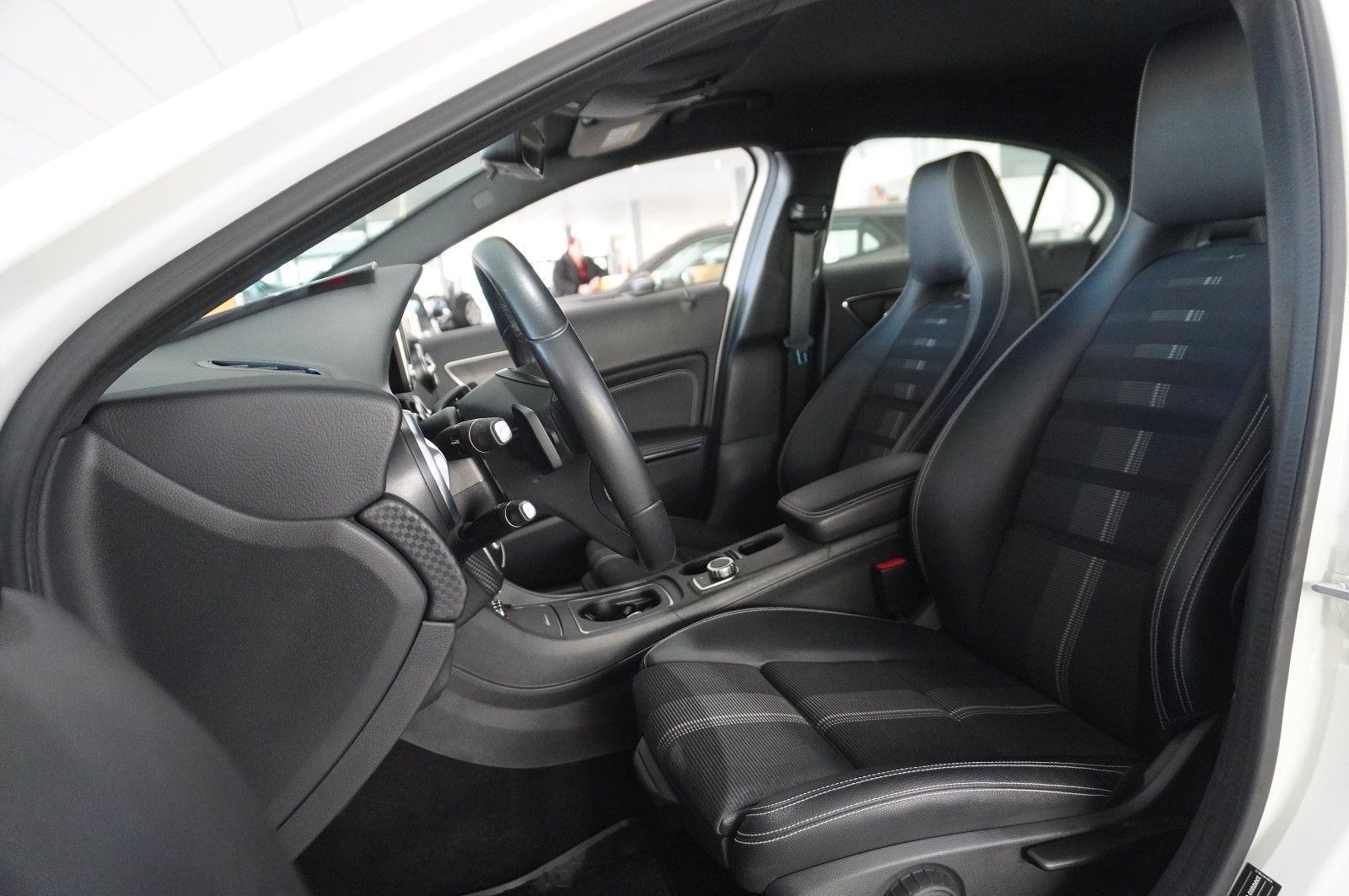 Fahrzeugabbildung Mercedes-Benz A 180 CDI URBAN KLIMA/SHZ/PDC/TEMP./SPORT/AHK