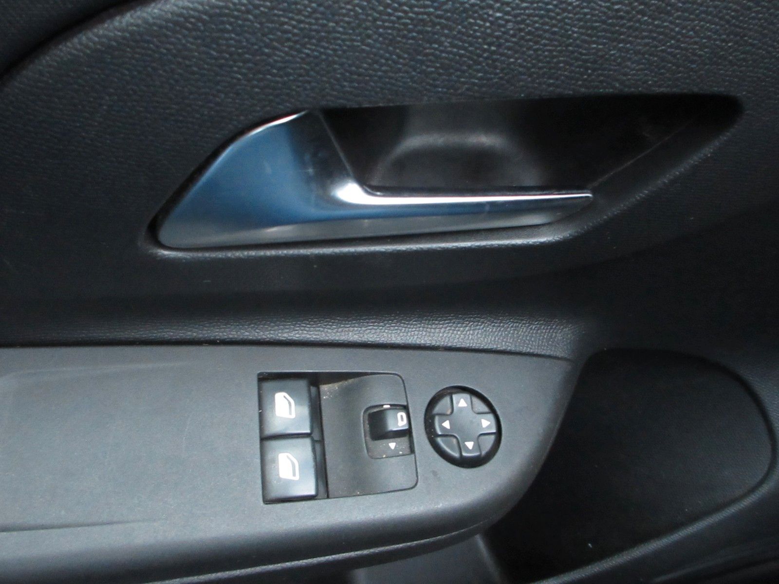 Fahrzeugabbildung Opel Corsa F 1.2 PDC/TEMPO/SPURASSISTENT