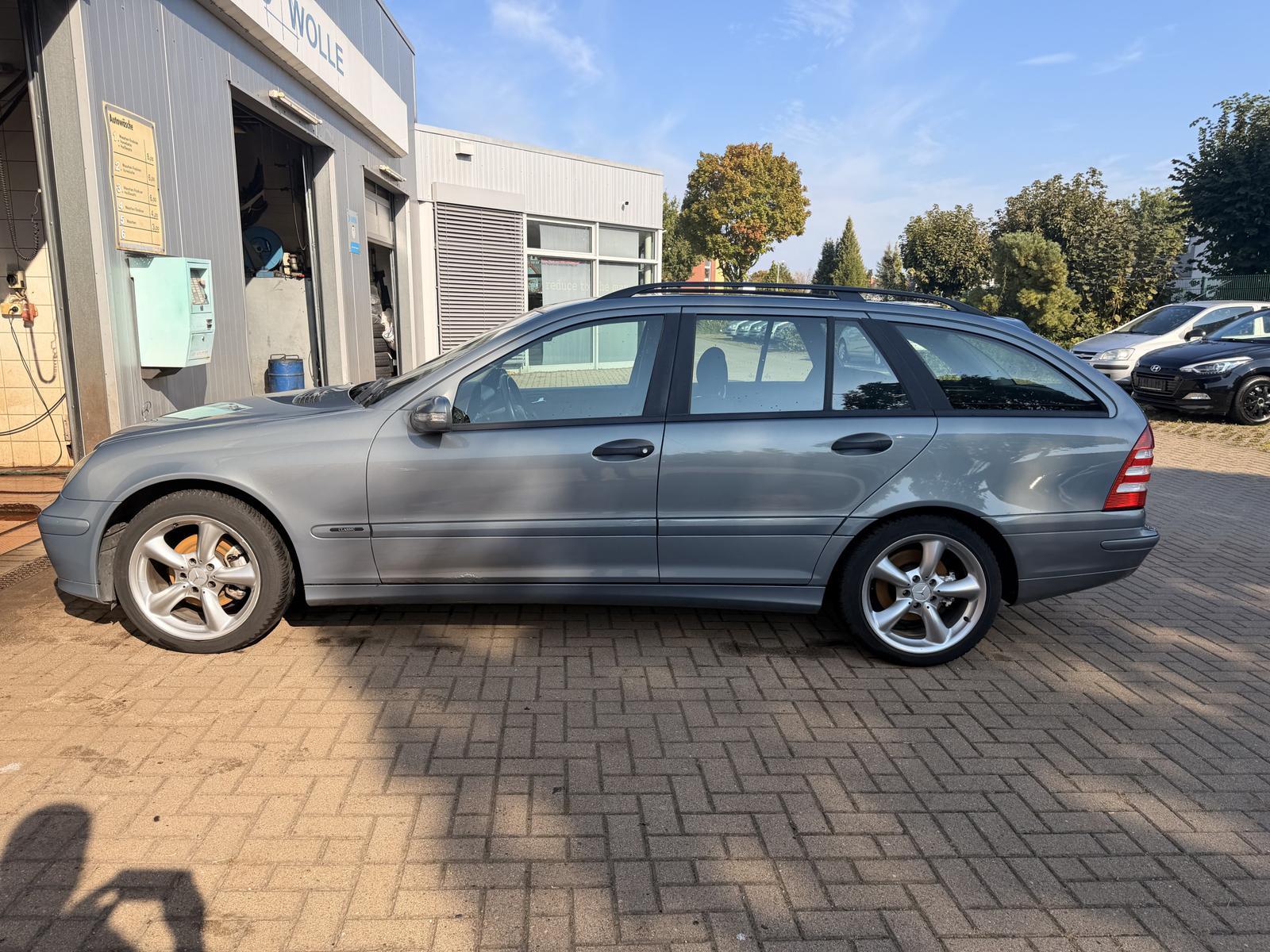 Mercedes-Benz C200 2005 — photo 8