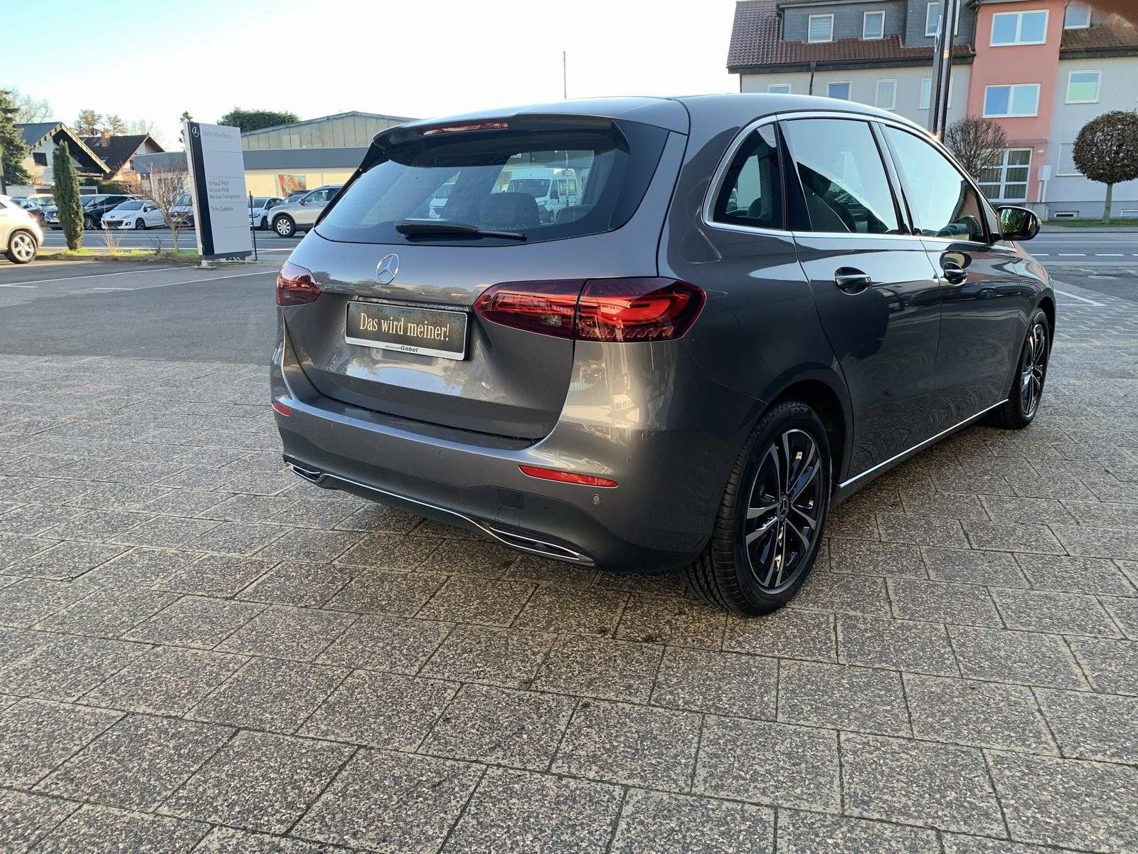 Fahrzeugabbildung Mercedes-Benz B 180