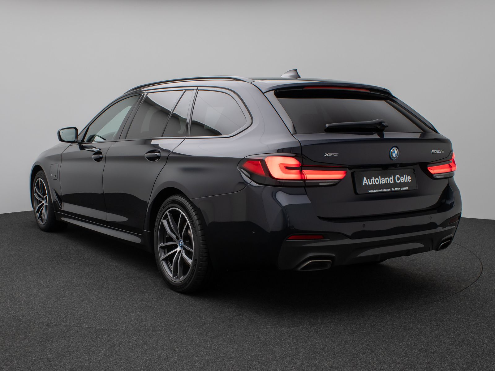 Fahrzeugabbildung BMW 530e xD M Sport Panorama Kamera HUD DAB HiFi