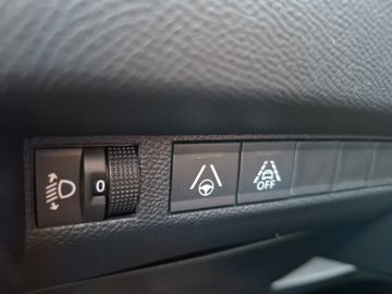 Peugeot 208 1.2 Allure Pack PureTech 100 Kam.+LED+Navi