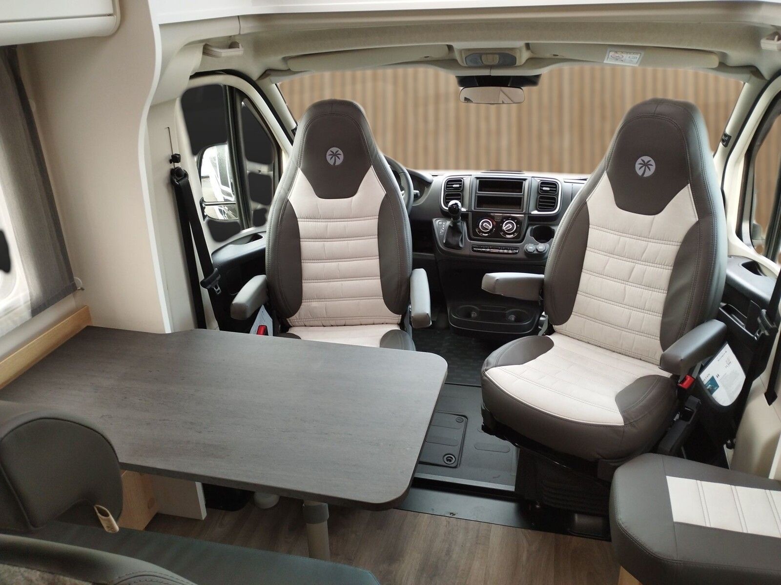 Fahrzeugabbildung Sunlight Adventure T 67S Automatik, Dörr Edition, TV