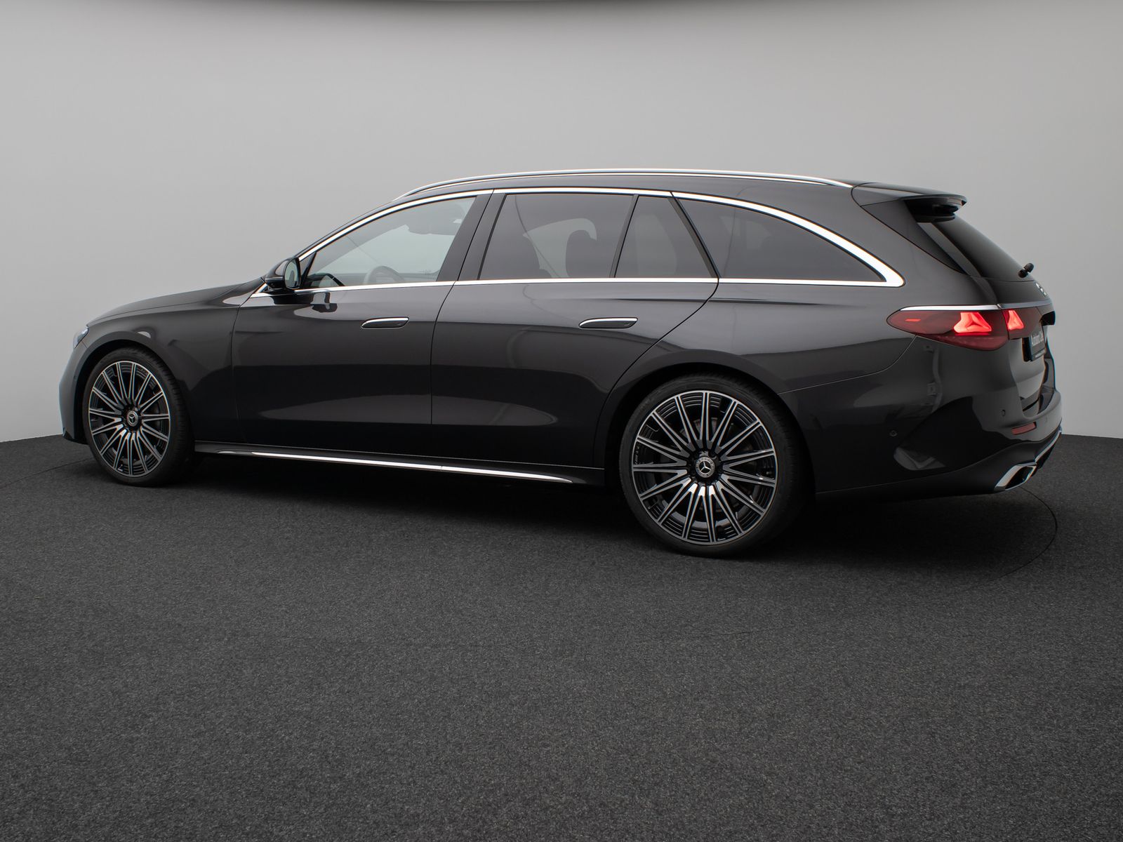 Fahrzeugabbildung Mercedes-Benz E 450d 4Matic AMG Line Advanced+ Pano 360°21Zoll