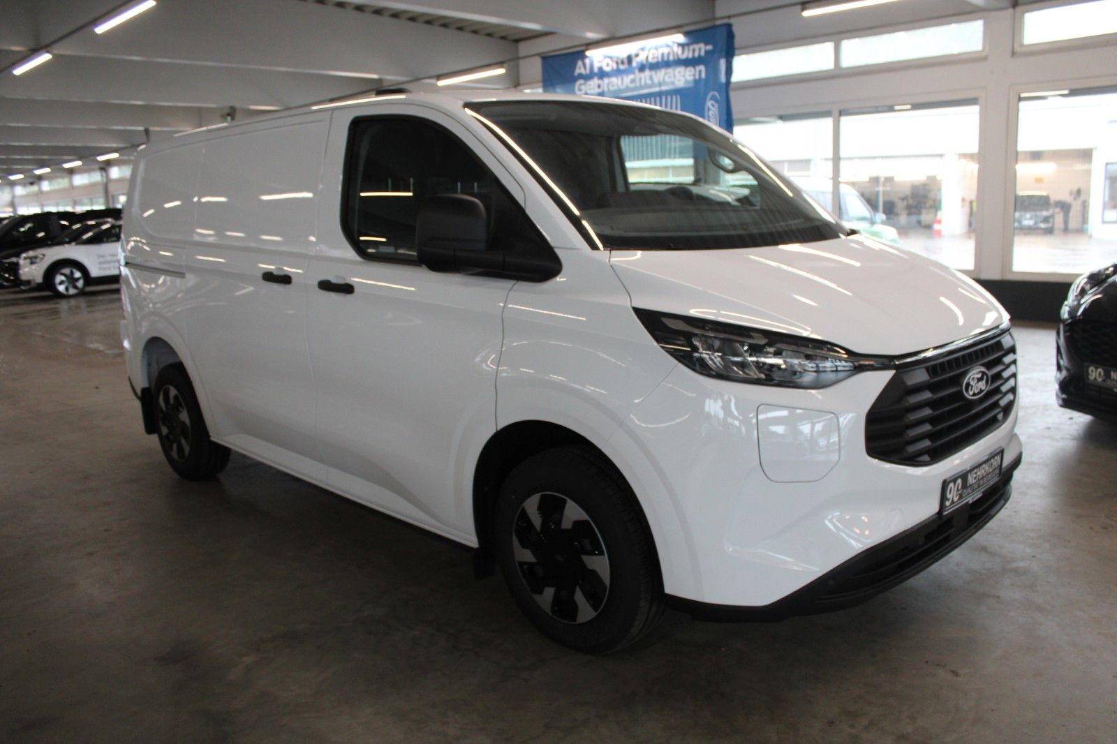 Fahrzeugabbildung Ford Transit Custom TREND PHEV L1 LED CAM Technologie