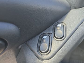 Bild 16 Lada Niva Travel AHK Sperrdiff. Rückfahrkam. Klima Al