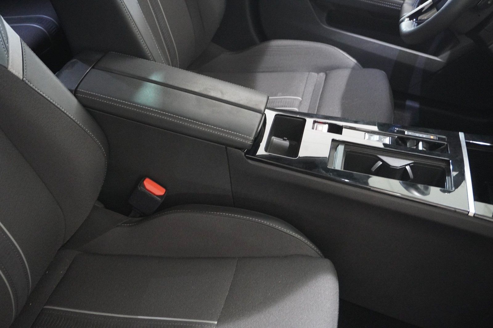 Fahrzeugabbildung Opel Astra L Lim. 1.6 HYBRID GS SPORT NAVI/360°/SPORT