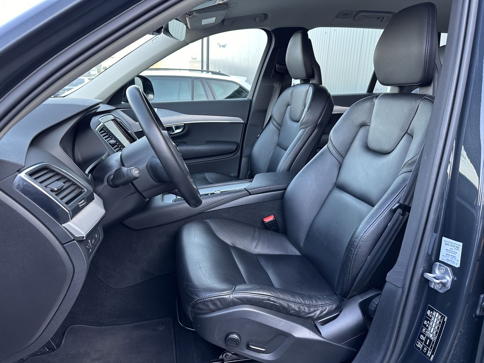 Fahrzeugabbildung Volvo XC90 R Design AWD 7-Sitzer NAV+LED+19ZO+ACC