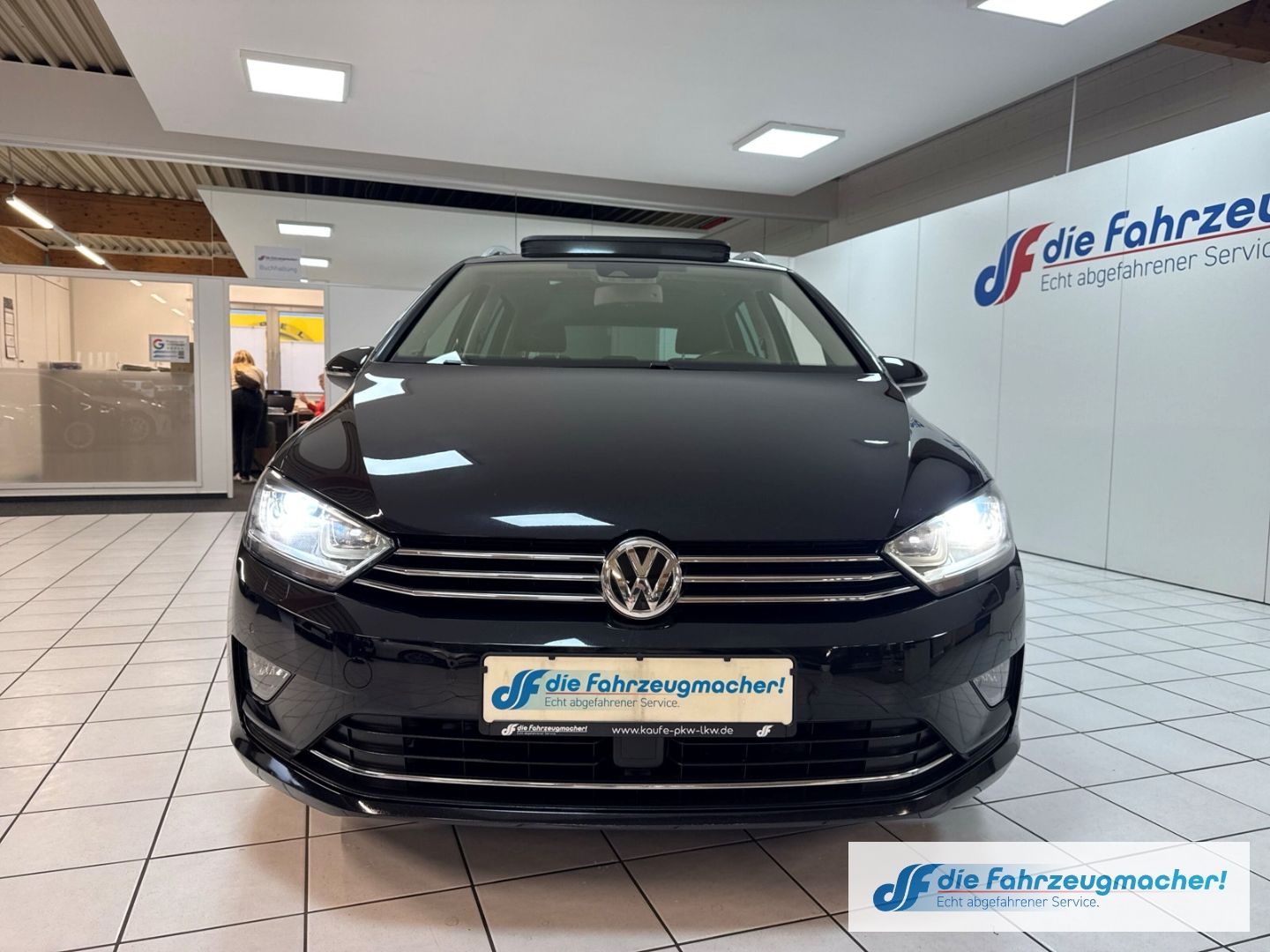 Fahrzeugabbildung Volkswagen Golf Sportsvan VII Lounge 1.4 TSI DSG Panodach N
