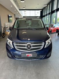 Mercedes V 220 - 2
