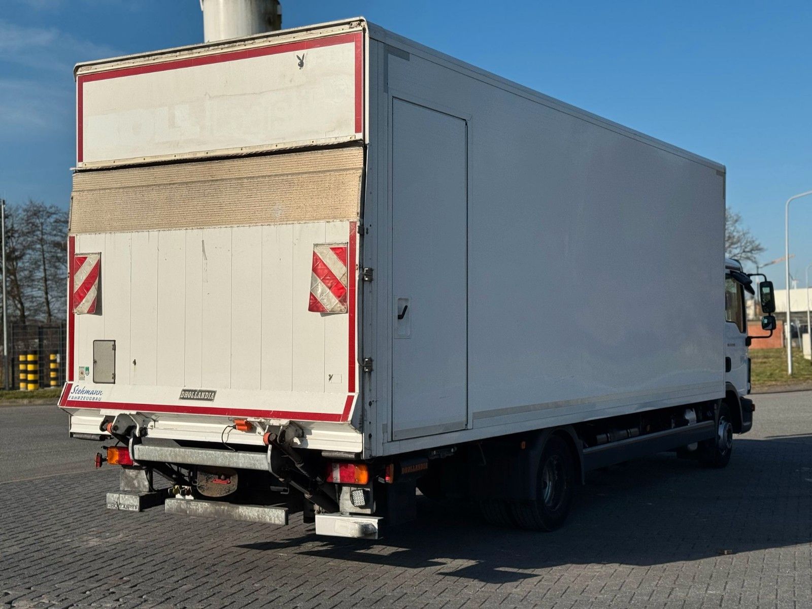 Fahrzeugabbildung MAN TGL 12.250 Koffer mit Ladebordwand AHK Seitentür