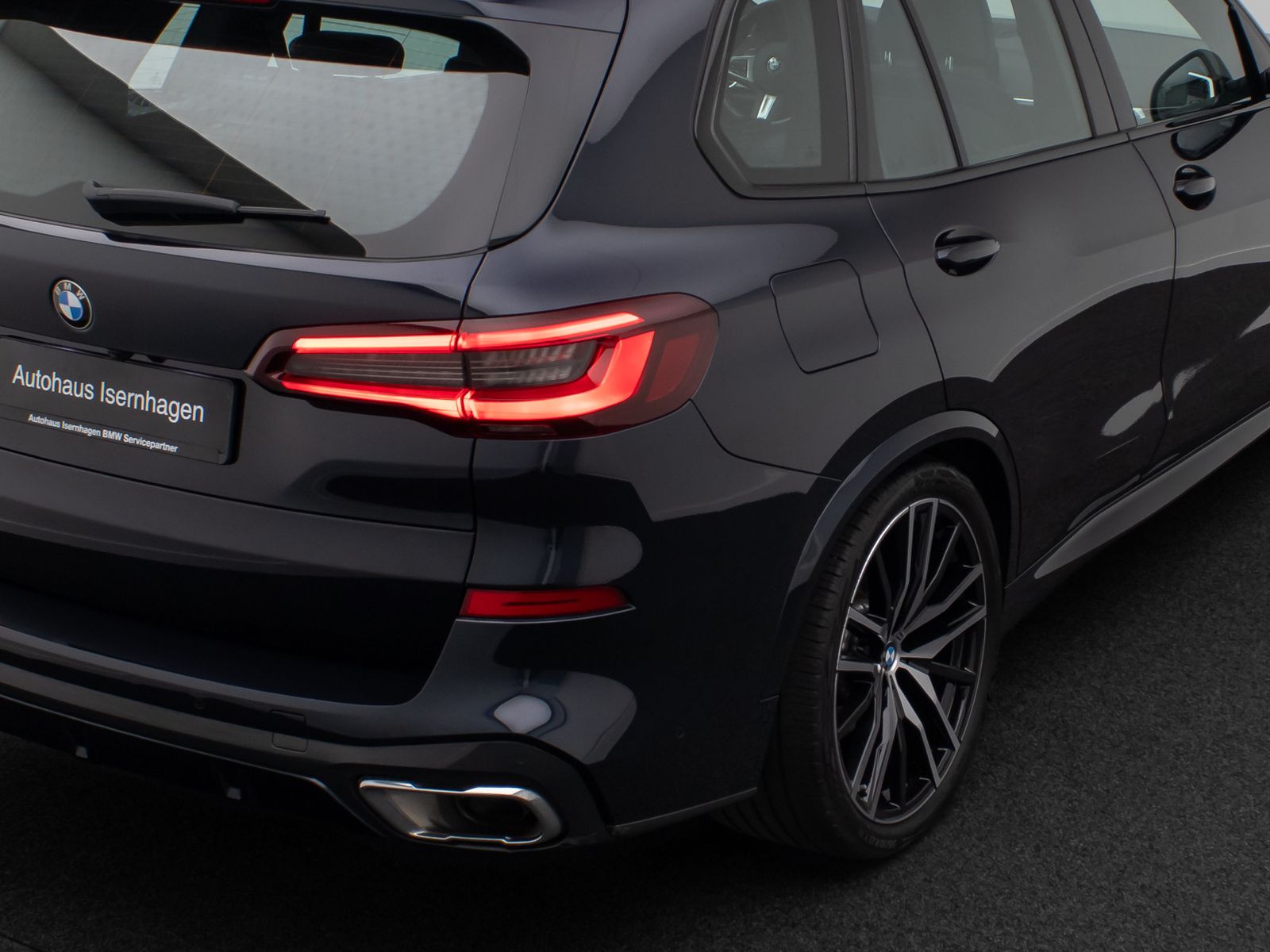 Fahrzeugabbildung BMW X5 xD30d M Sport H/K Panorama HUD DAB SoftCl 22"