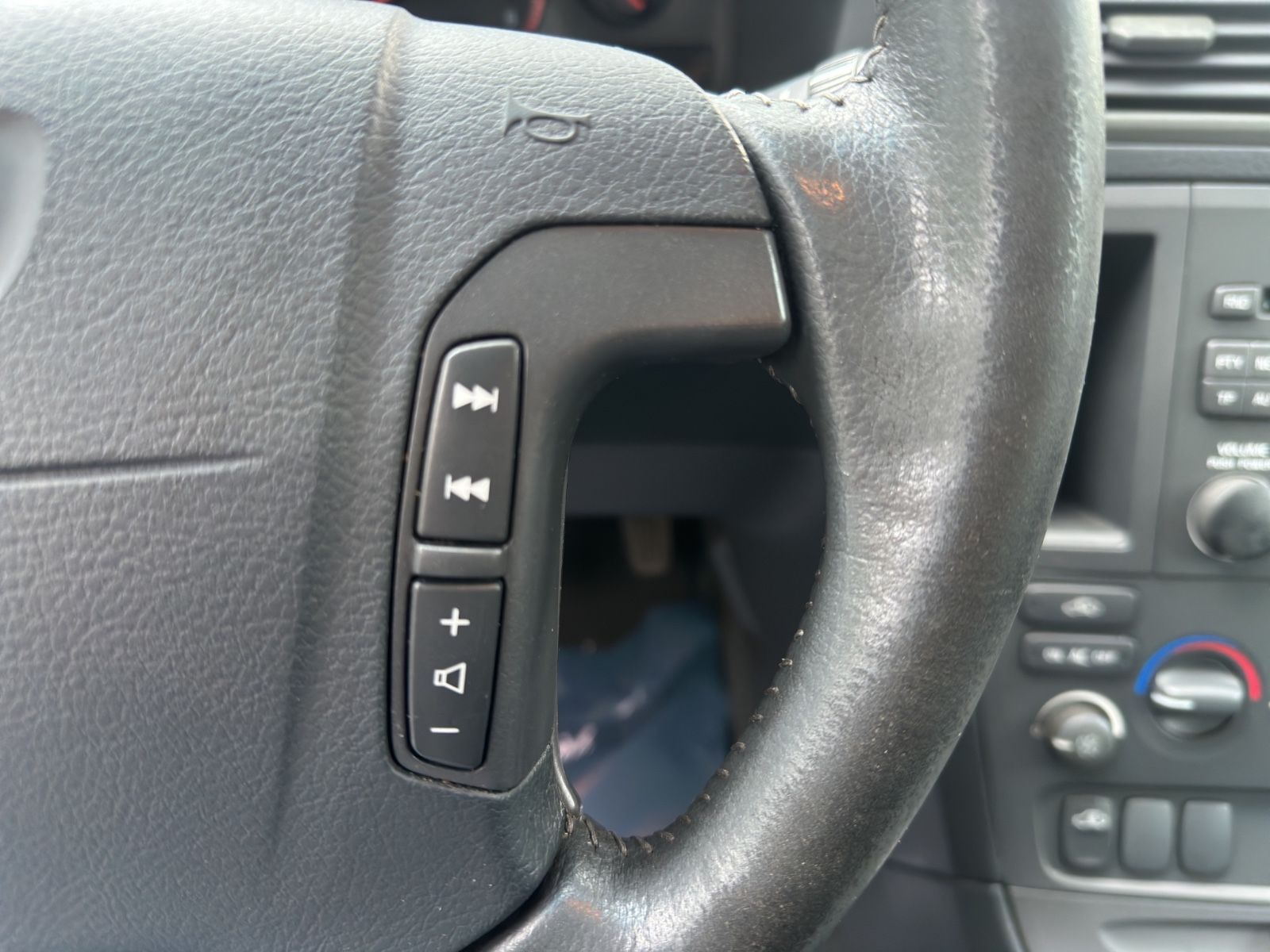 Fahrzeugabbildung Volvo V70 XC 2.4 T AWD/Leder/Schiebedach/Sitzheiz./