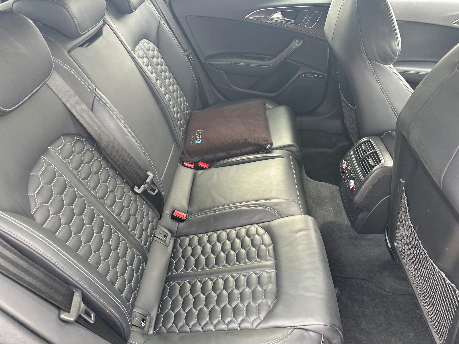 Fahrzeugabbildung Audi RS6 Avant quattro, Sportfahrwerk, 672PS