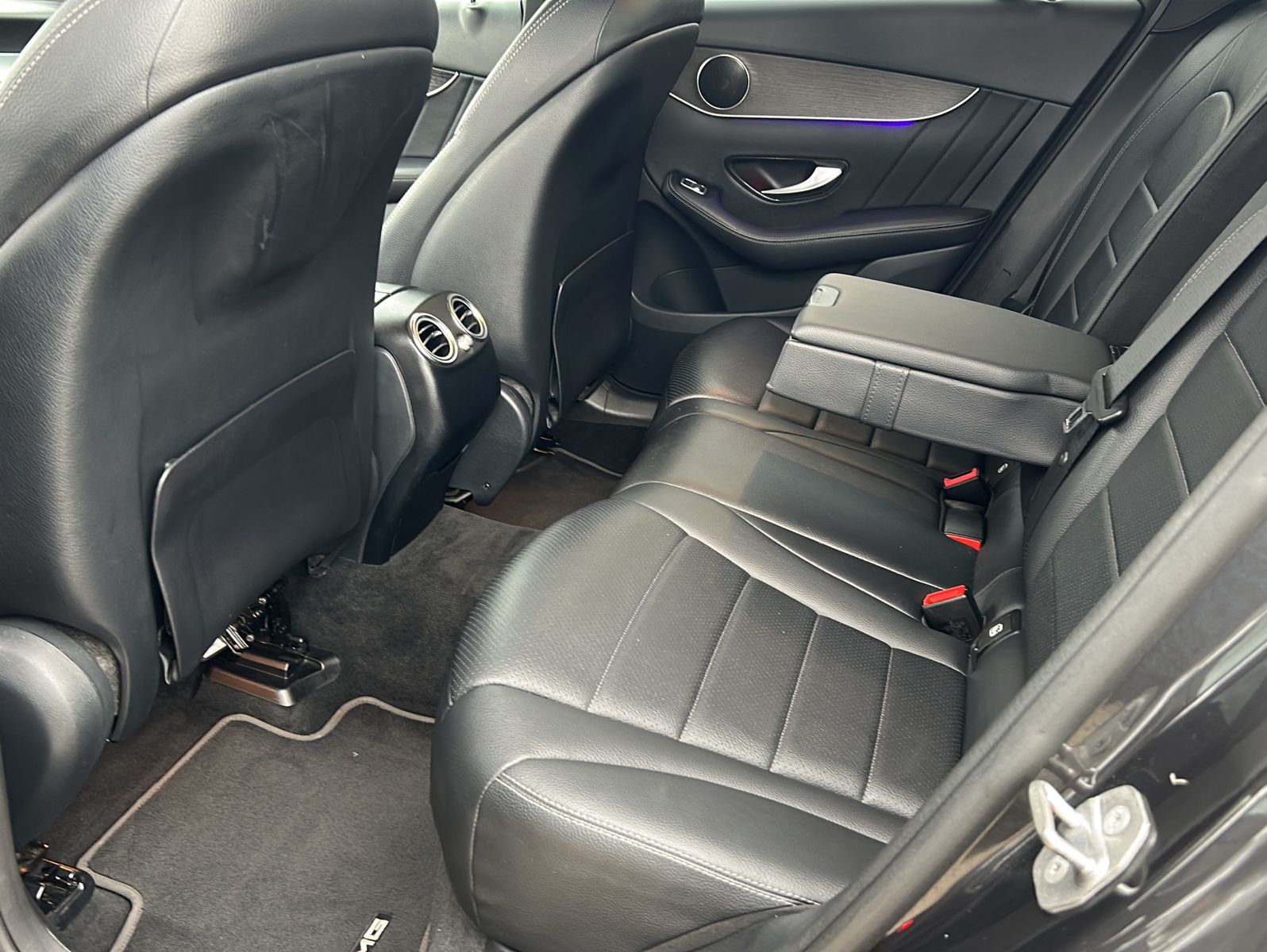 Fahrzeugabbildung Mercedes-Benz GLC 200d 4Matic 9G-TRONIC AMG-Line