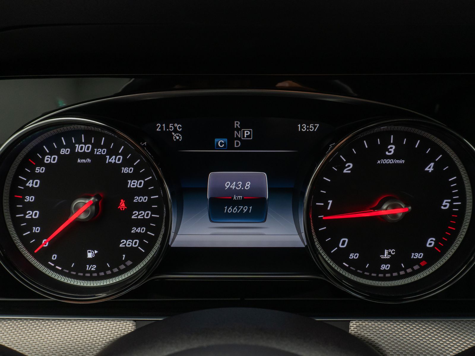 Fahrzeugabbildung Mercedes-Benz E 220d T-Modell Avantgarde Kamera AHK Tempomat