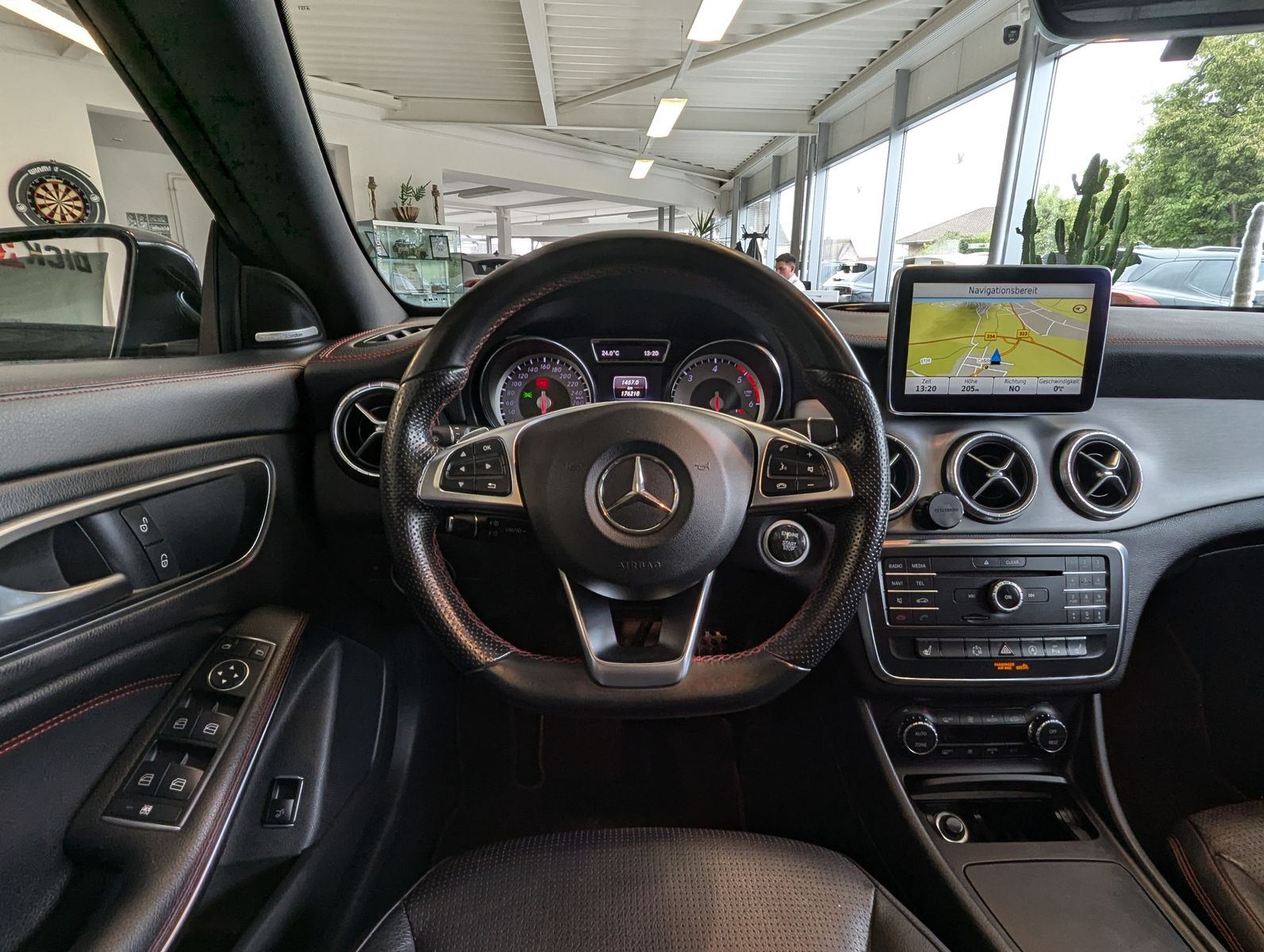 MERCEDES-BENZ CLA 220 Shooting Brake AMG Pano Bi-Xe Harman H/K - Image 19