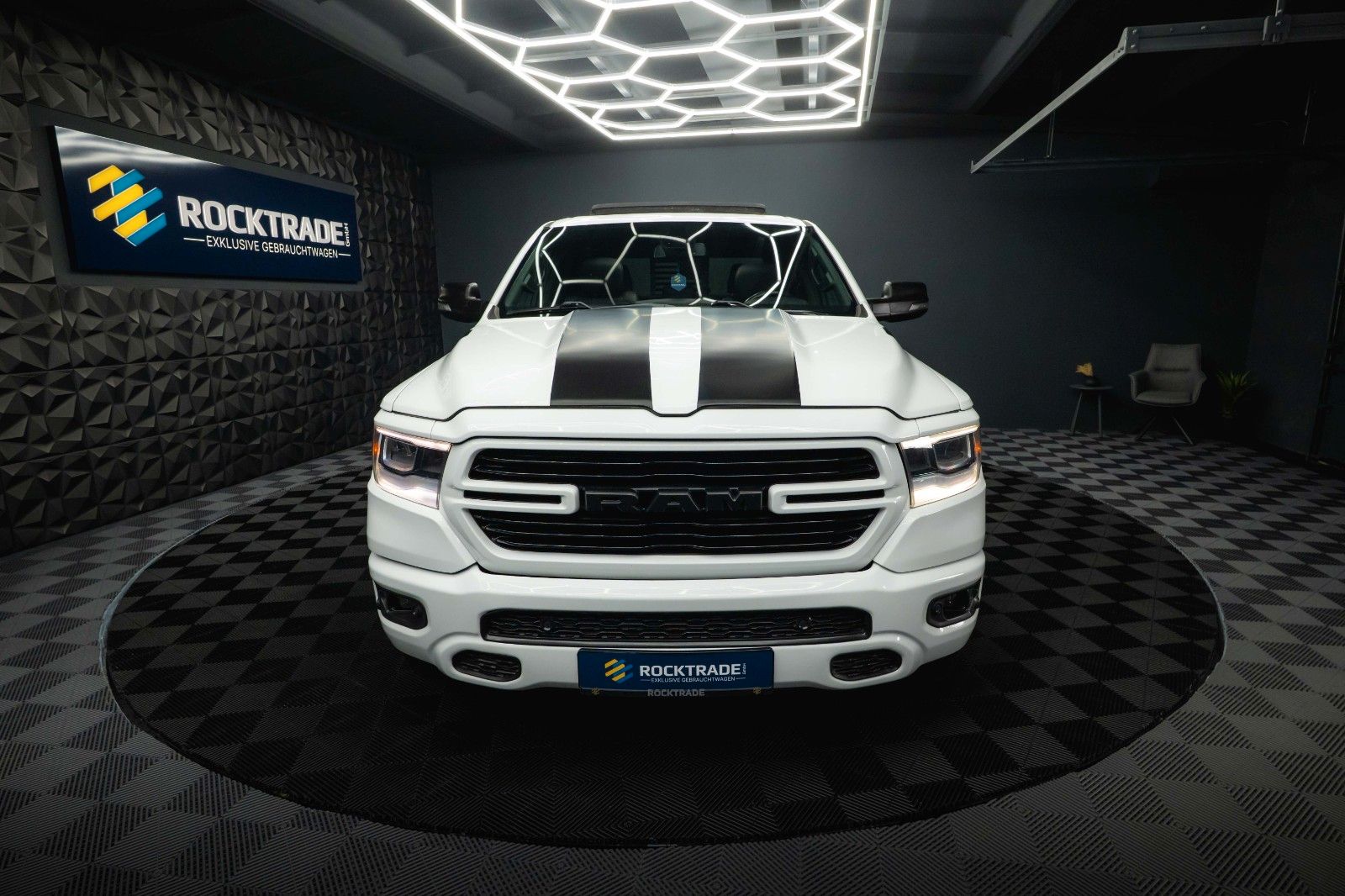 Fahrzeugabbildung Dodge RAM 5.7 V8 HEMI 4x4 OFFROAD Night-Paket *PANO*