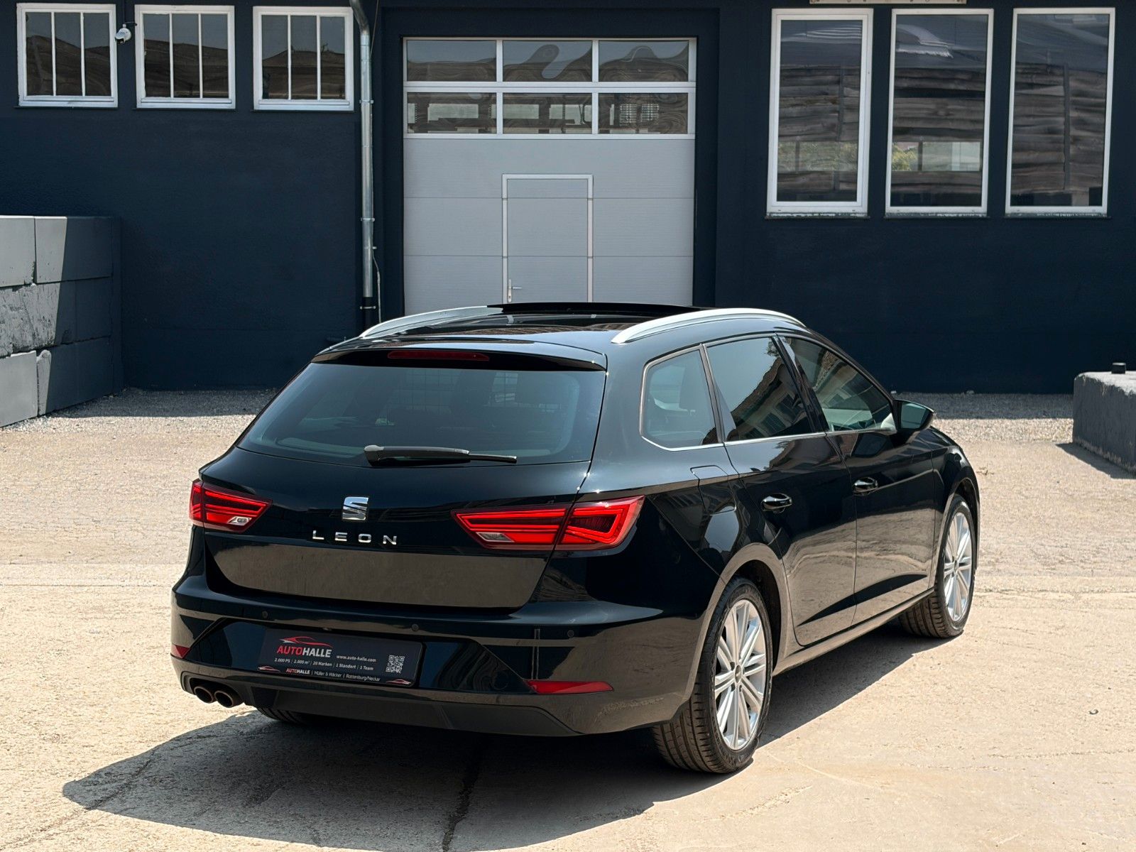 Fahrzeugabbildung SEAT Leon ST 1.5 TSI DSG Xcellence CarPlay PANO CAM