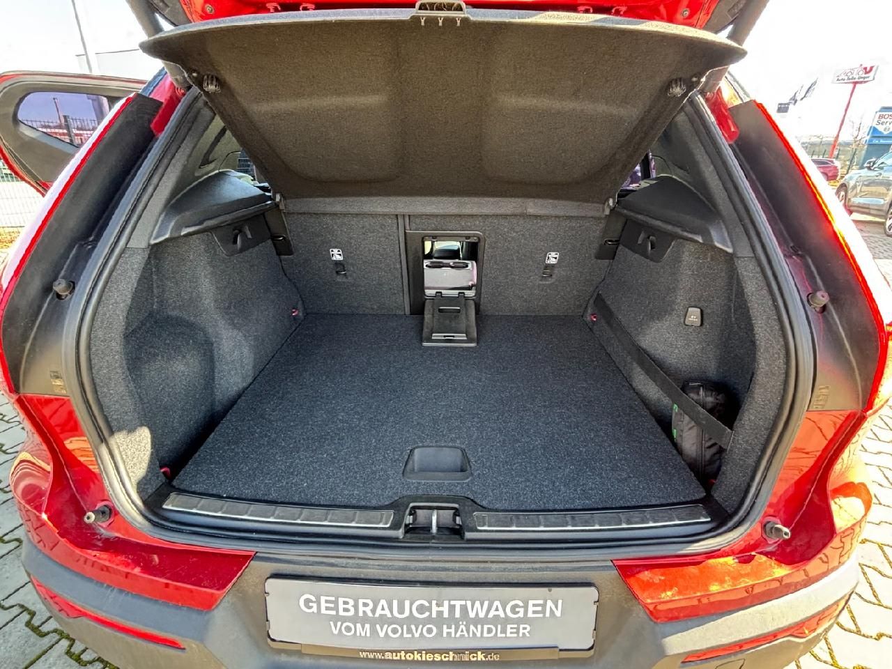 Fahrzeugabbildung Volvo XC40 R Design 2WD