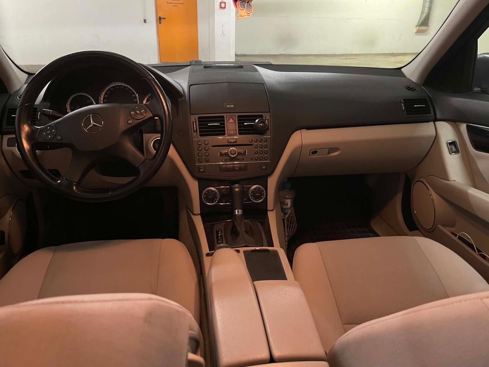 Mercedes-Benz C220 2010 — photo 10