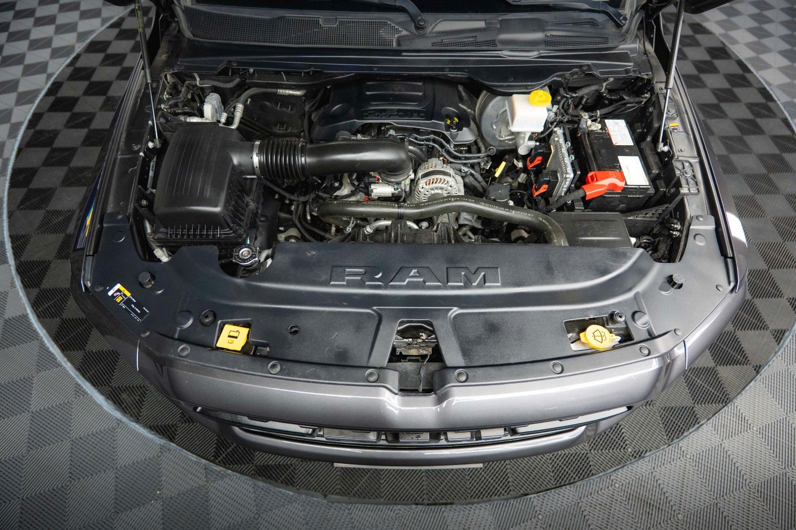 Fahrzeugabbildung Dodge RAM 5.7 V8 HEMI 4x4 OFFROAD Night-Paket *LED*19%