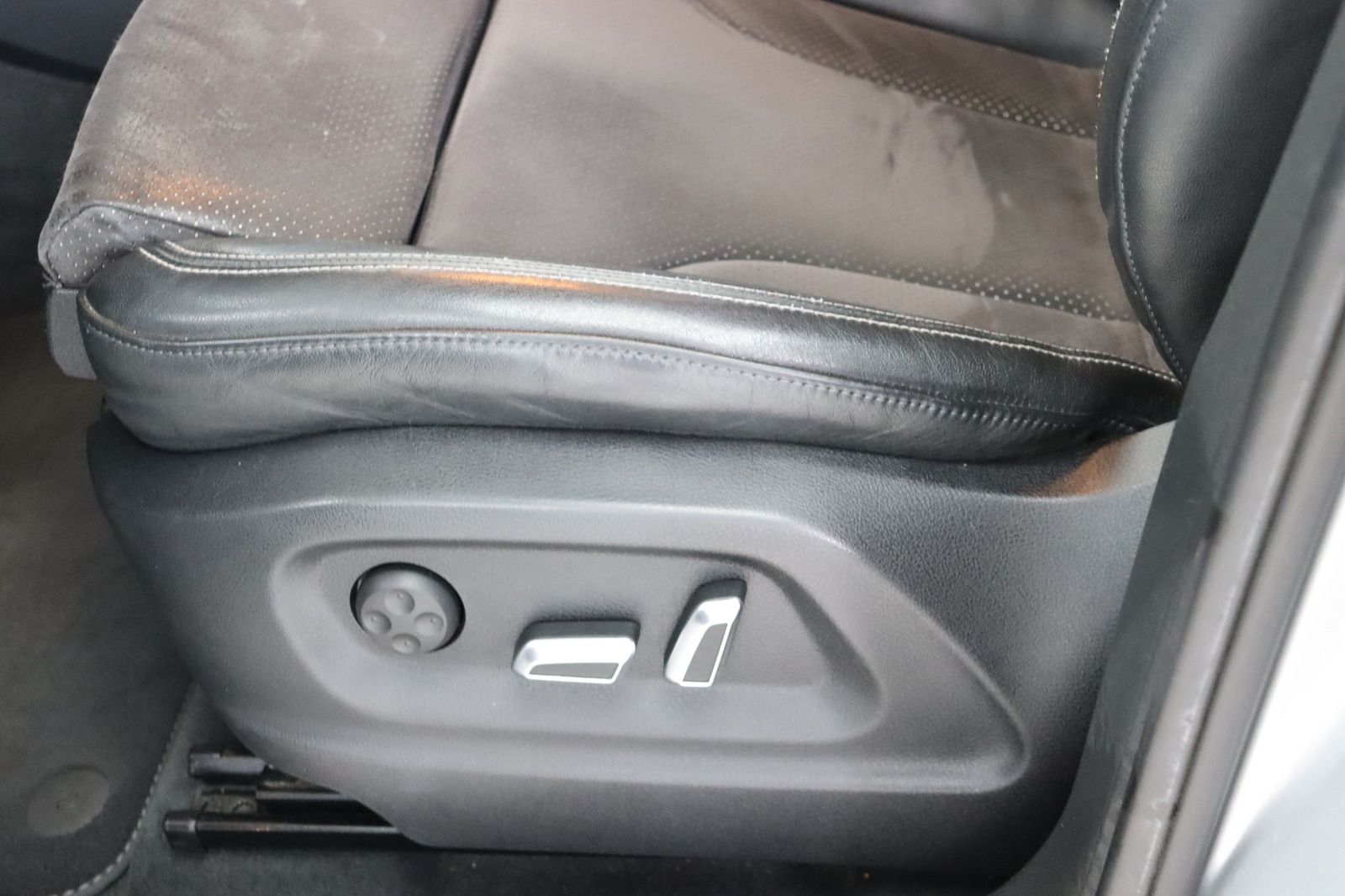 Fahrzeugabbildung Audi Q5 3.0 TDI quattro S- line * Bi- Xe