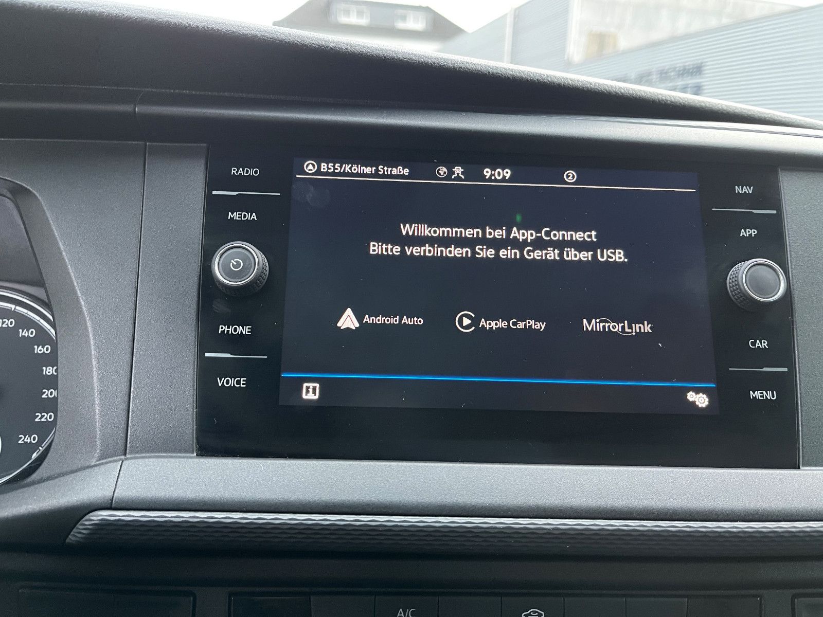 Fahrzeugabbildung Volkswagen T6 Transporter NAVI AHK KLIMA